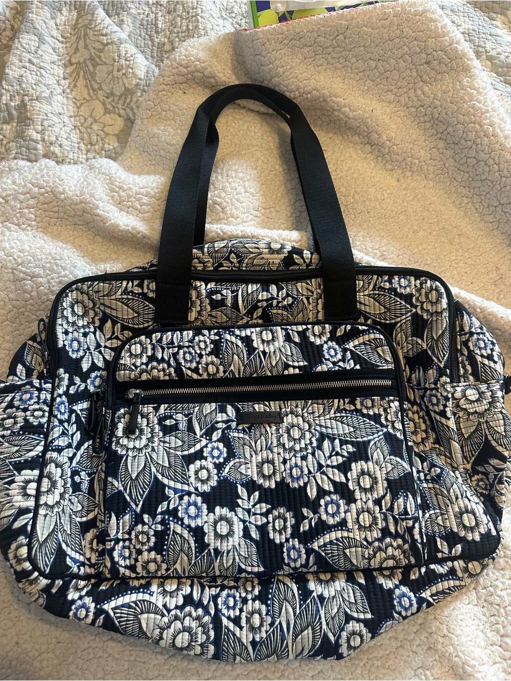 Vera Bradley bundle Floral Quilted Tote Bag in Navy and White travel bag